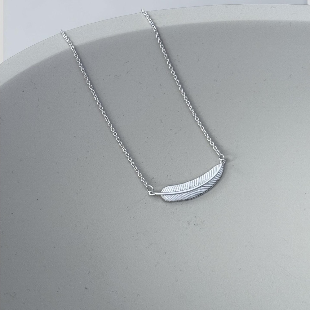 NWT 925 Sterling Silver Sideways Feather Necklace! NEW! - Picture 5 of 7